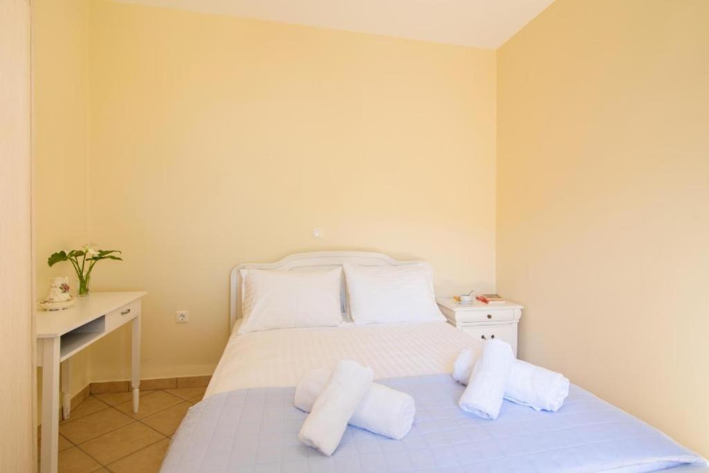 Apartments Margarita Kaizer Bridge Achilleion Exterior photo